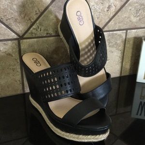 BLACK WEDGE SHOES